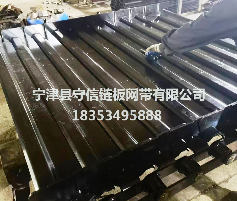 鱗板輸送機